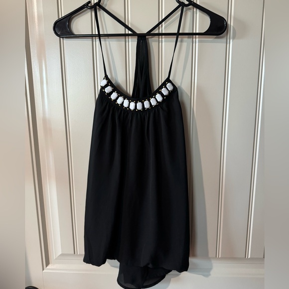 MiIn Tops - 3/for $10 🍒 - *NWOT* Racerback Black Halter Top with Accented Necline (Medium)